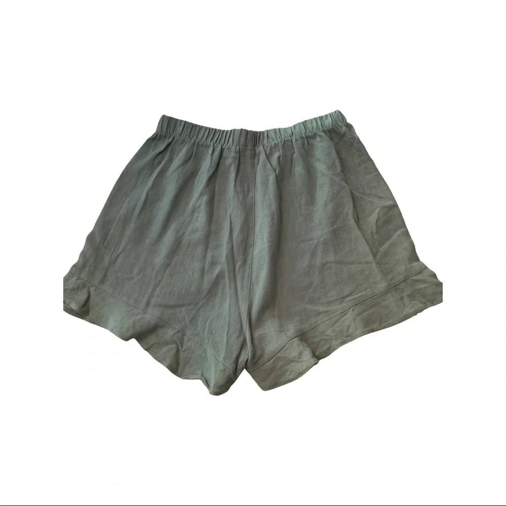 High Rise Ruffle Shorts Medium - Picture 2 of 4